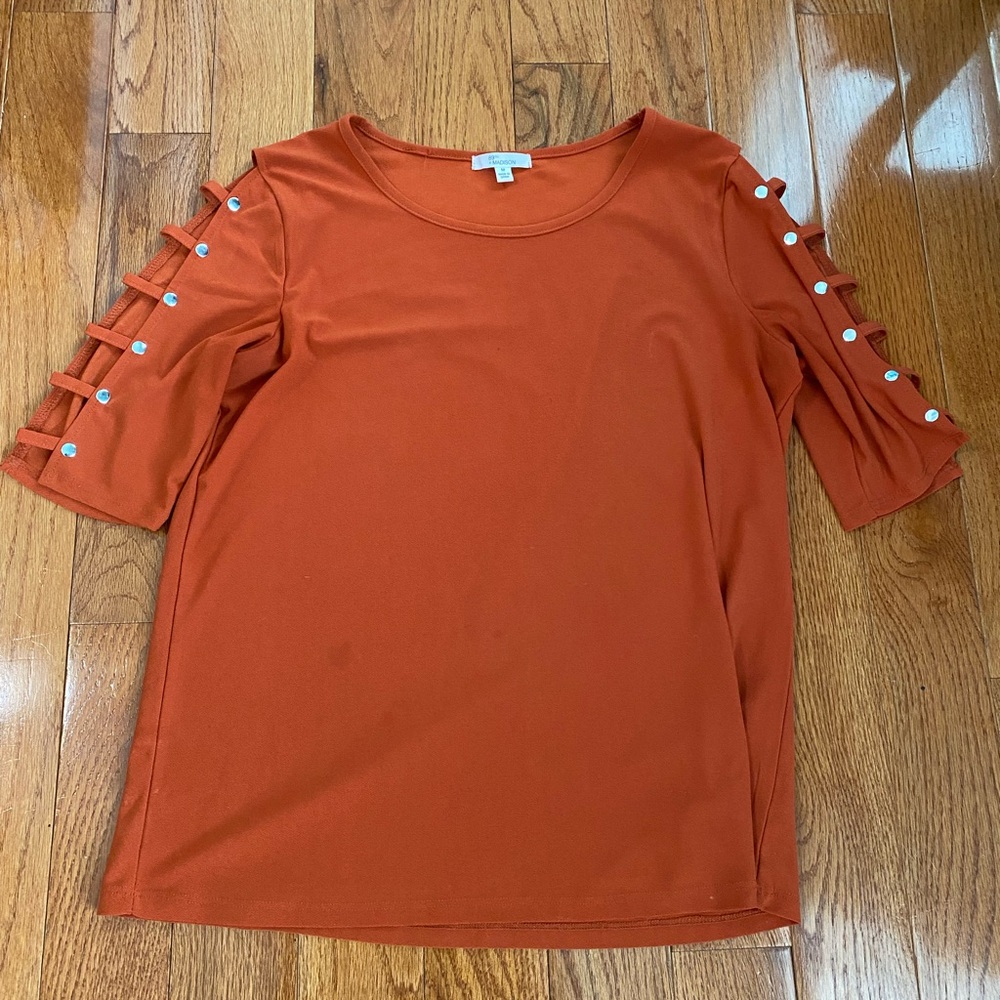 Madison 89th Womens Cold Shoulder Casual Top Burnt Clay